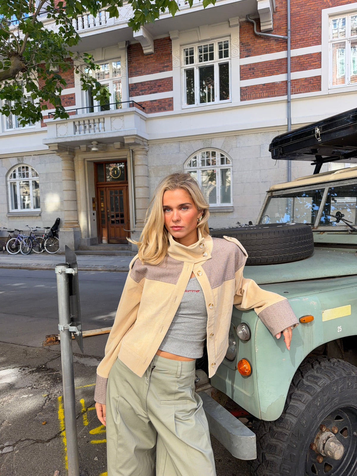 Isla Velvet Jacket Beige