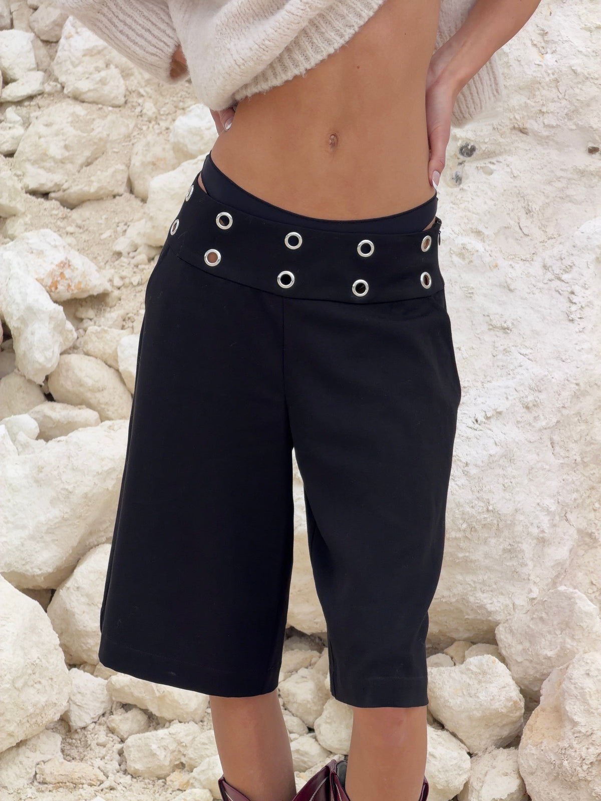Lara Eyelet Shorts Black