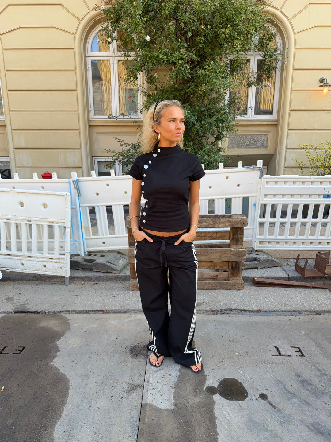 Amy fitted short-sleeved top - Black