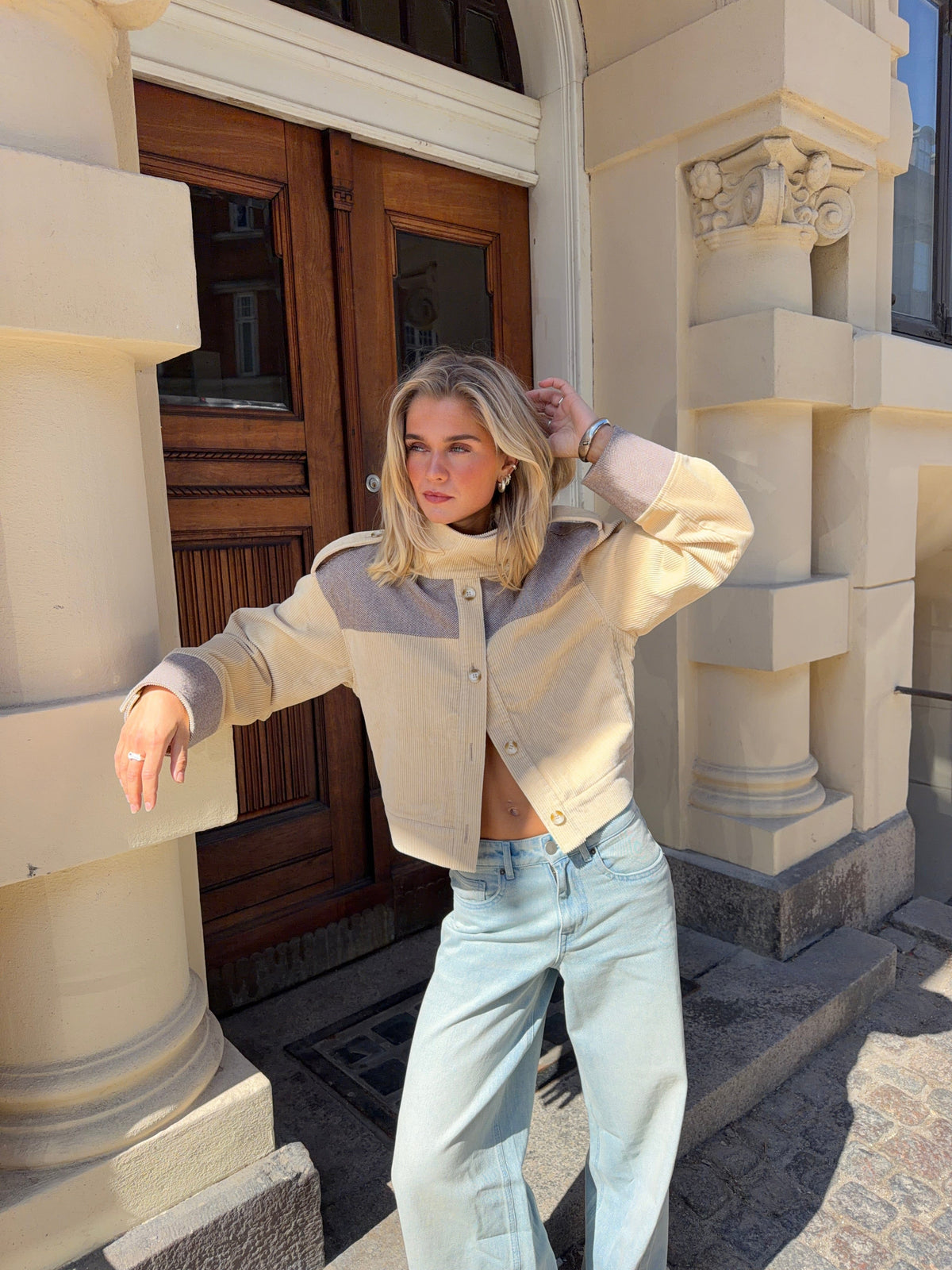 Isla Velvet Jacket Beige