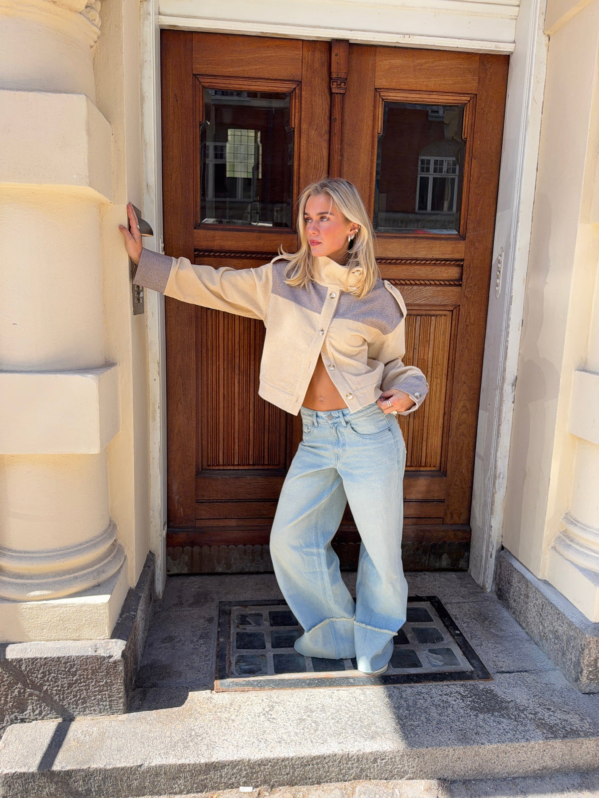 Isla Velvet Jacket Beige
