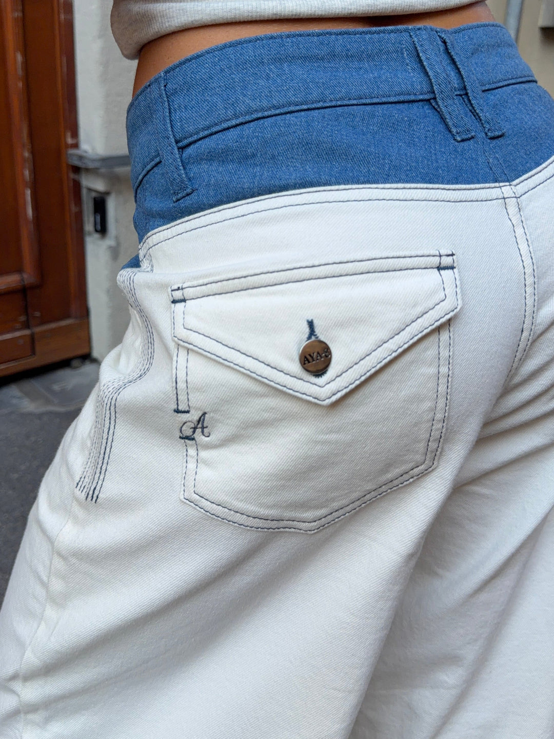 Birk baggy dark blue low-waist jeans - White