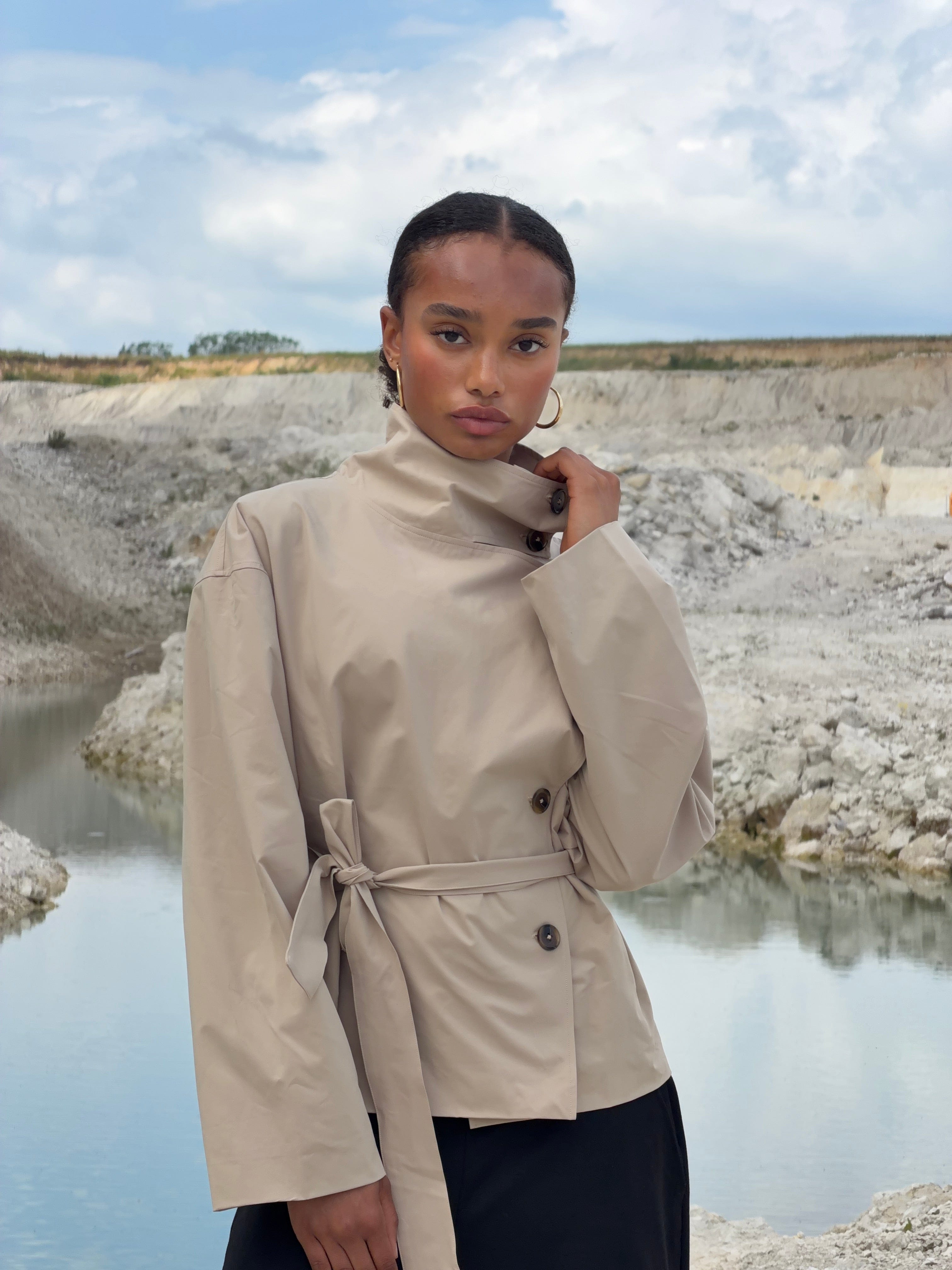 na.e Half Sleeve Soft Jacketベージュ Alessia funnel neck jacket - Beige – AYA-S Worldwide