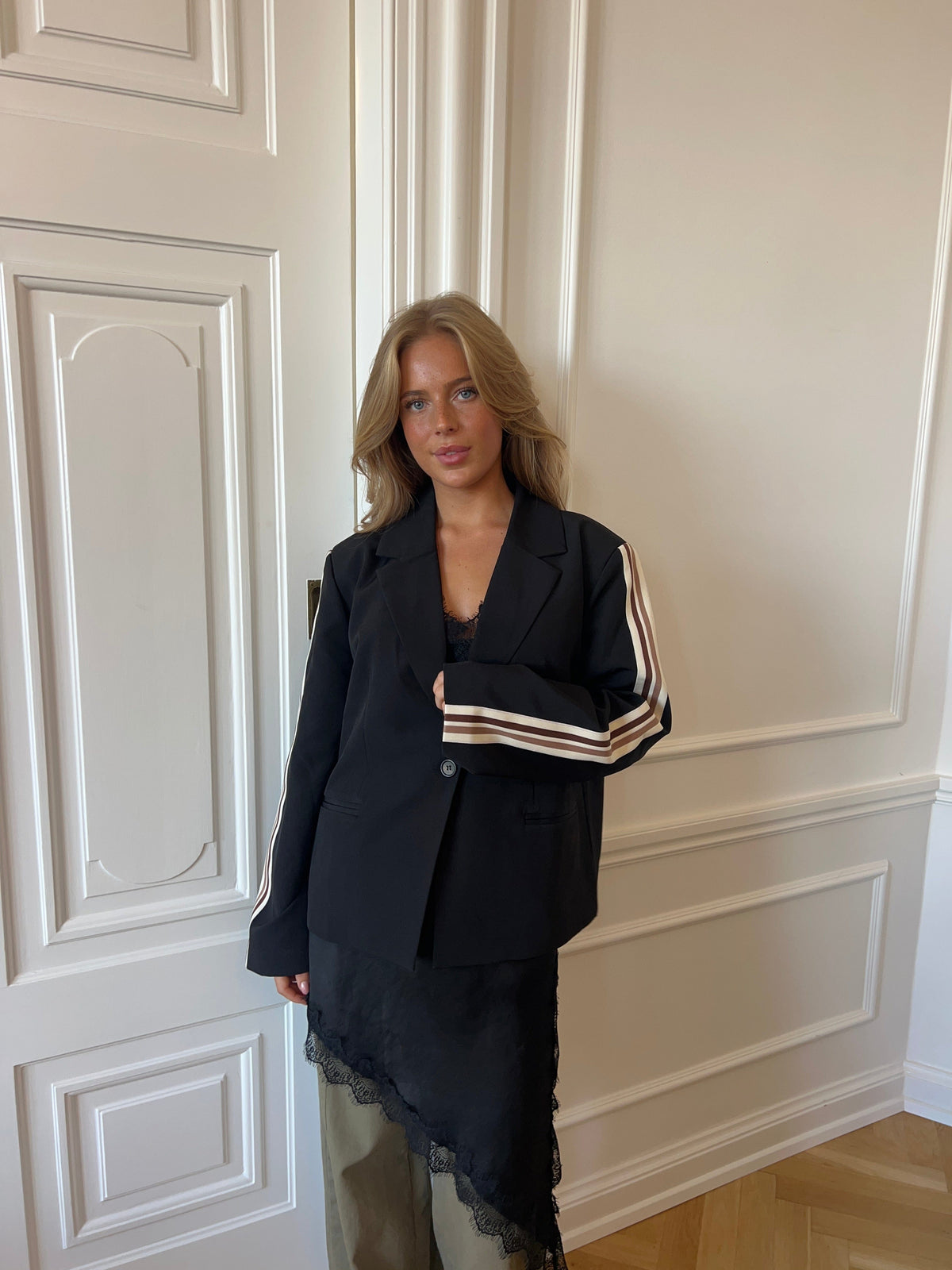 Livia Tie Blazer Black