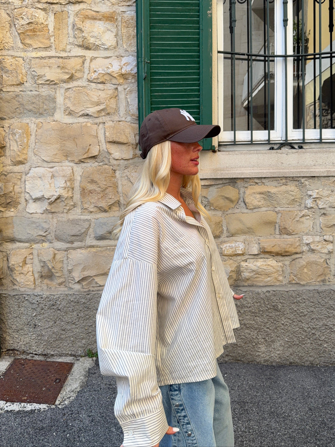 Hilma boxy pinstriped shirt - Raw white/grey